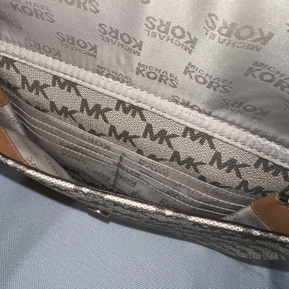 Micheal Kors Tote Tan 14 1/2 x 5 x 11 - Picture 11 of 15